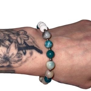 Green crystal bracelet/essential oil diffuser